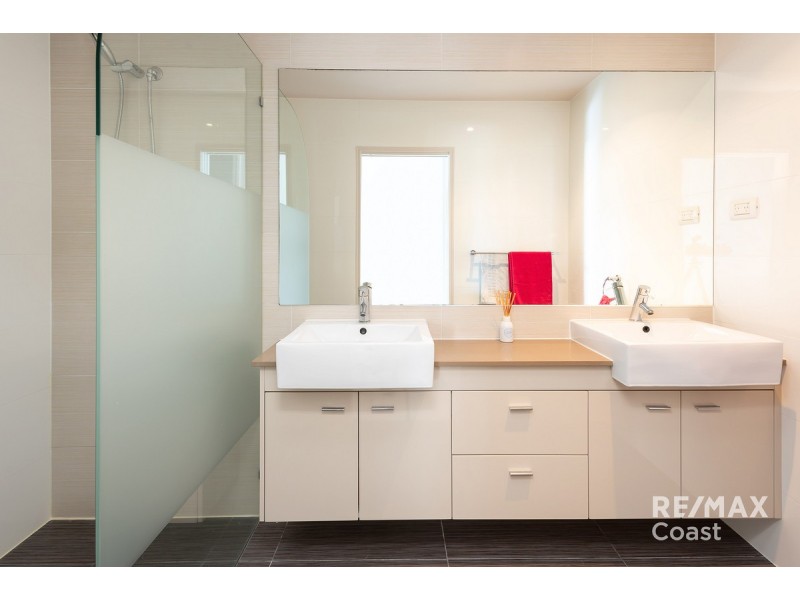 4/10 Ray Street, Runaway Bay QLD 4216