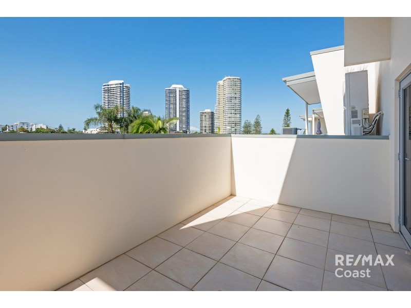4/10 Ray Street, Runaway Bay QLD 4216
