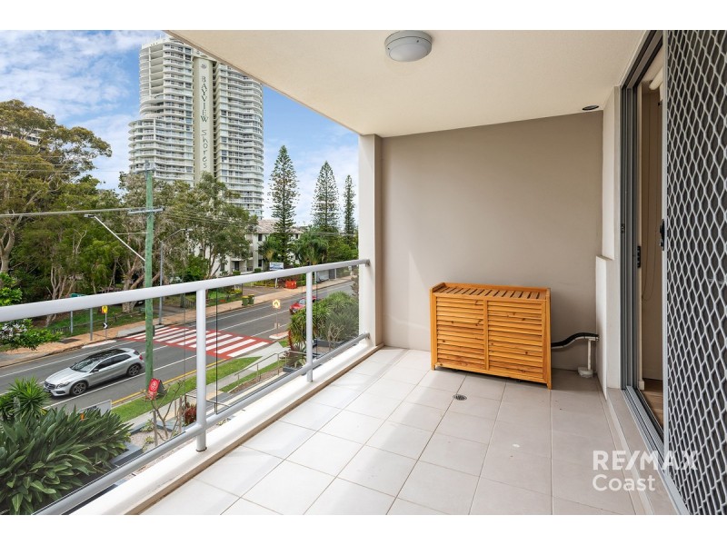 22/12-18 Bayview Street, Runaway Bay QLD 4216