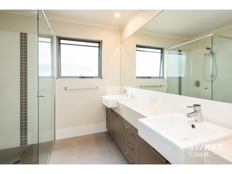 22/12-18 Bayview Street, Runaway Bay QLD 4216