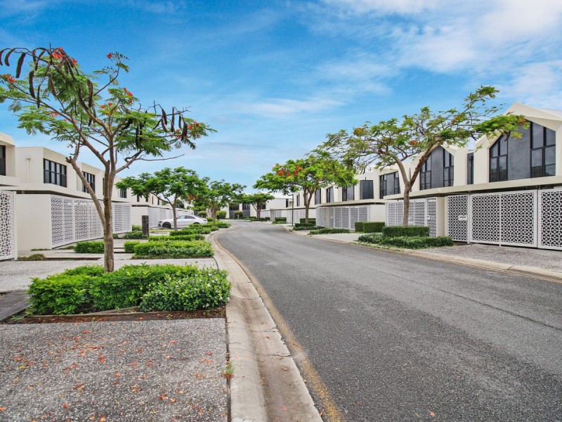 68 Peninsula Drive, Robina QLD 4226