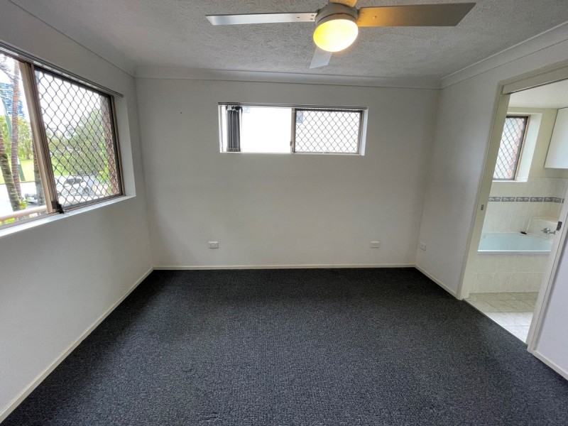 2/28 Sykes Court, Southport QLD 4215