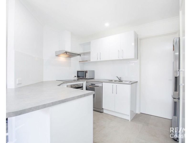 8/35 St Kevins Avenue, Benowa QLD 4217
