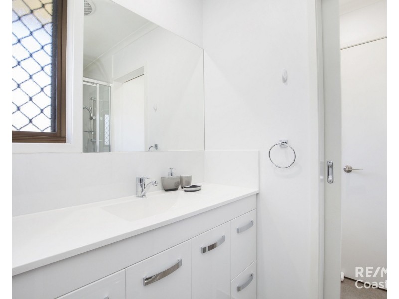 8/35 St Kevins Avenue, Benowa QLD 4217