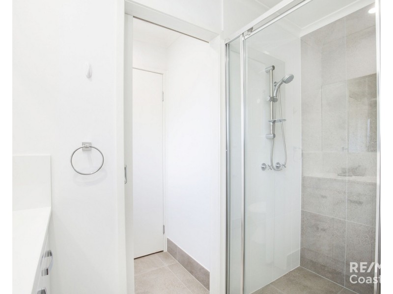 8/35 St Kevins Avenue, Benowa QLD 4217