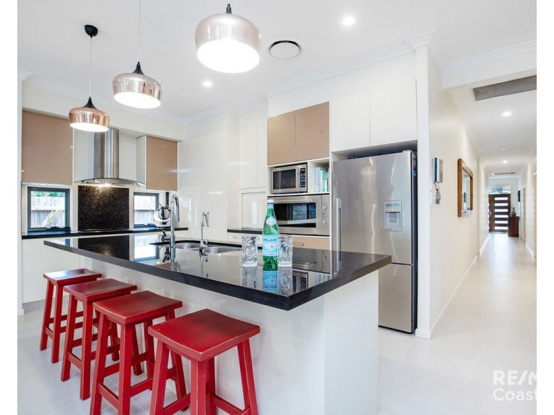 42 Terrigal Crescent, Southport QLD 4215