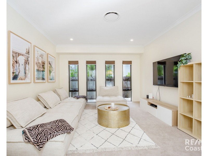 42 Terrigal Crescent, Southport QLD 4215