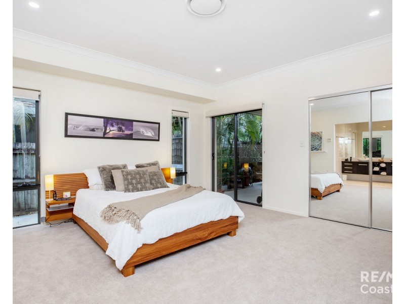 42 Terrigal Crescent, Southport QLD 4215