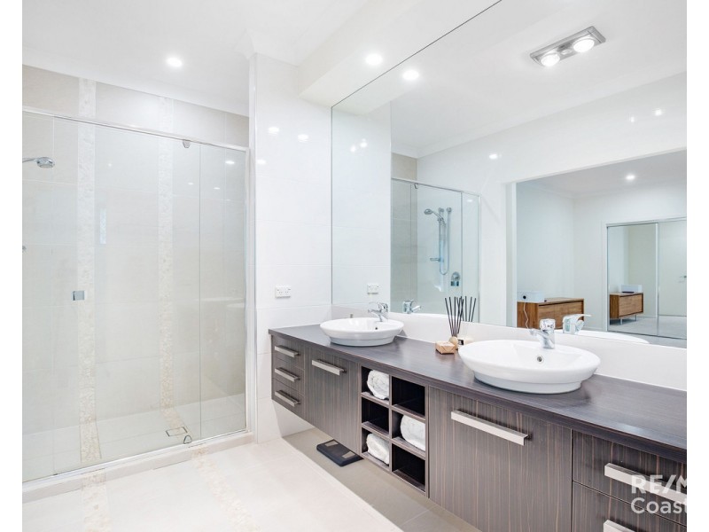 42 Terrigal Crescent, Southport QLD 4215