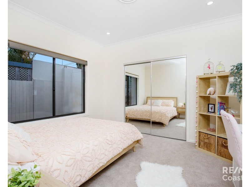 42 Terrigal Crescent, Southport QLD 4215