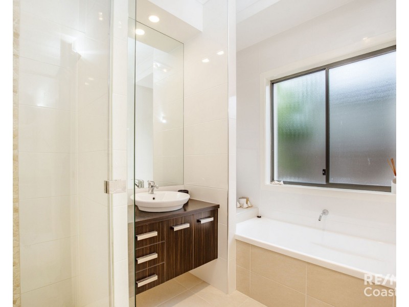 42 Terrigal Crescent, Southport QLD 4215