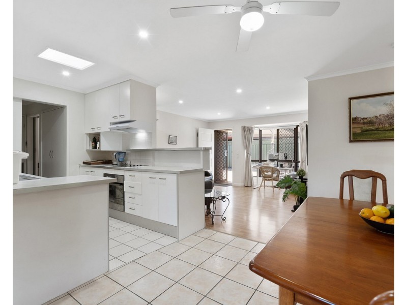 2/17 Hentdale Court, Labrador QLD 4215