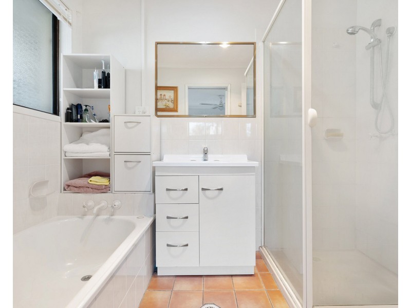 2/17 Hentdale Court, Labrador QLD 4215