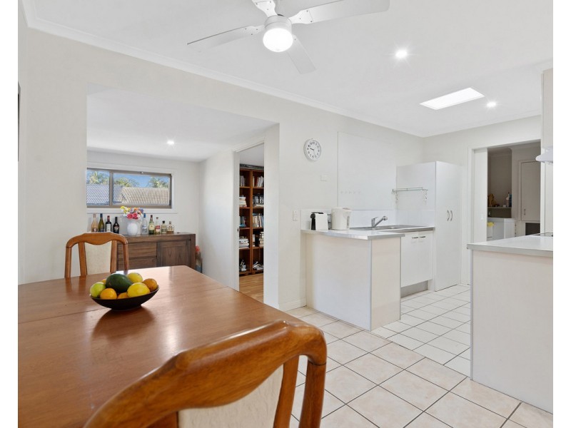 2/17 Hentdale Court, Labrador QLD 4215