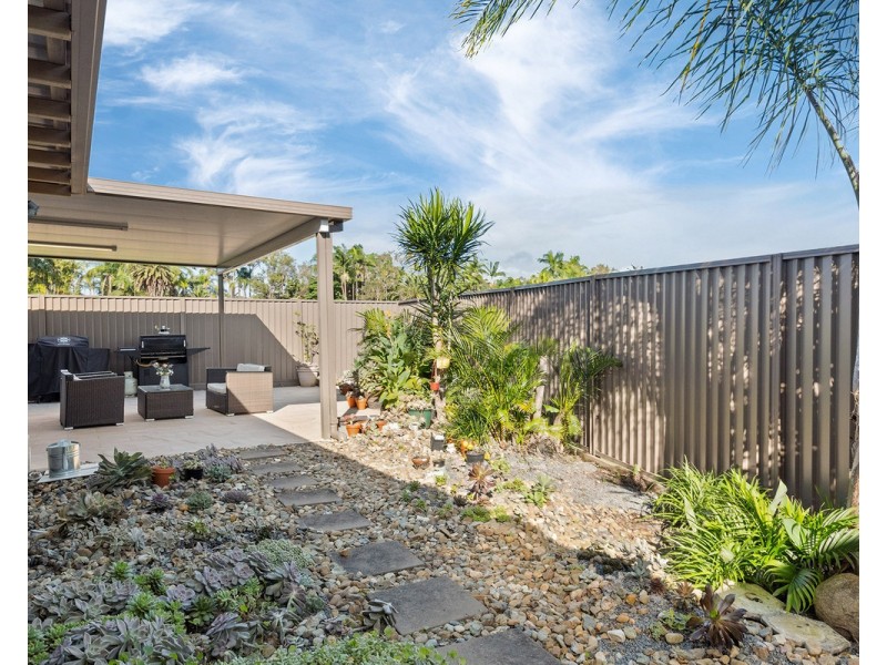 2/17 Hentdale Court, Labrador QLD 4215