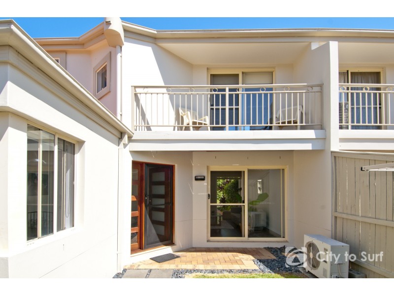 8120 Magnolia Gardens Court, Hope Island QLD 4212