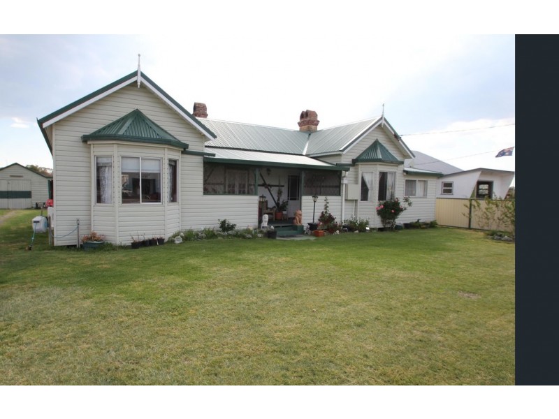 56 Merinda Street, Wallangarra QLD 4383
