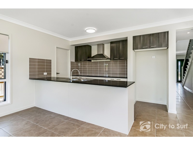 9 Greenview Circuit, Arundel QLD 4214