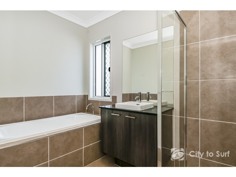 9 Greenview Circuit, Arundel QLD 4214