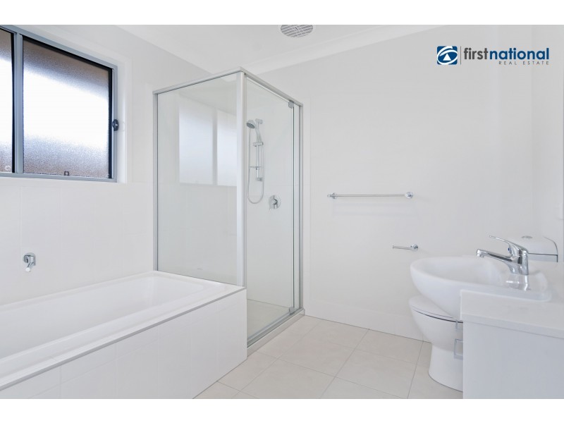 4 Bayside Avenue, Jacobs Well QLD 4208
