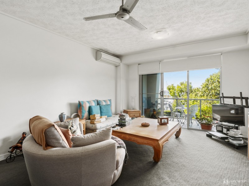 523/64 Sickle Ave, Hope Island QLD 4212