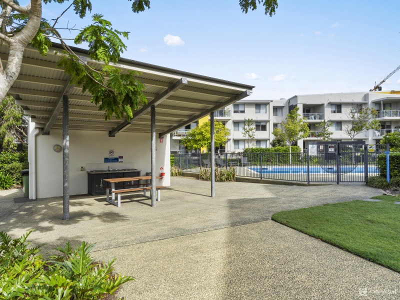 523/64 Sickle Ave, Hope Island QLD 4212