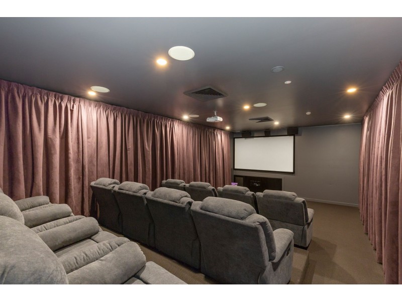 523/64 Sickle Ave, Hope Island QLD 4212