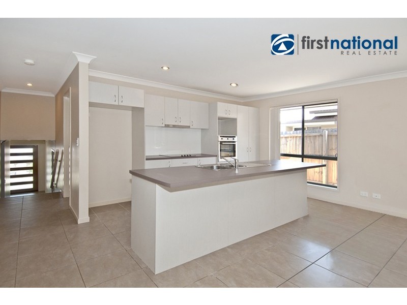 33 Outlook Drive, Waterford QLD 4133