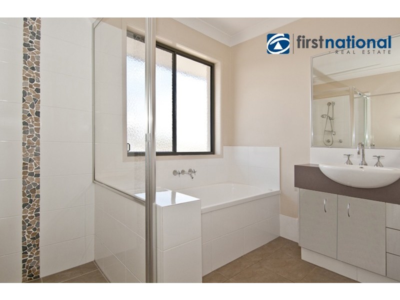 33 Outlook Drive, Waterford QLD 4133