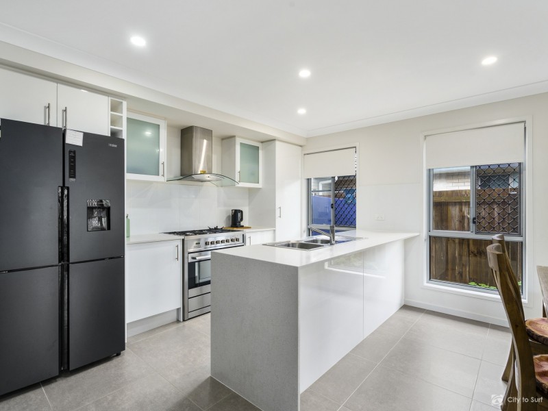 37 Jackson Place, Greenbank QLD 4124