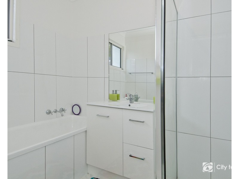 9 Meadow Crescent, Beenleigh QLD 4207