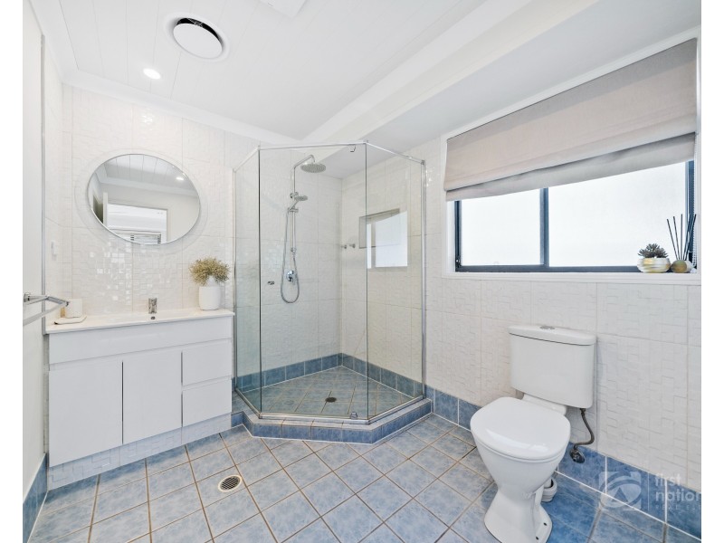 18 Lennon Drive, Windaroo QLD 4207