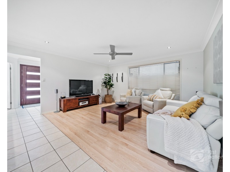 18 Lennon Drive, Windaroo QLD 4207