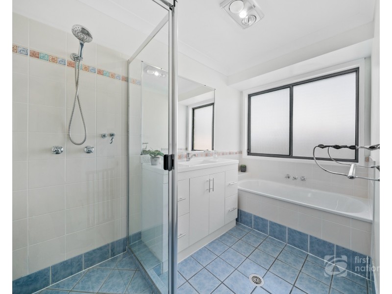 18 Lennon Drive, Windaroo QLD 4207