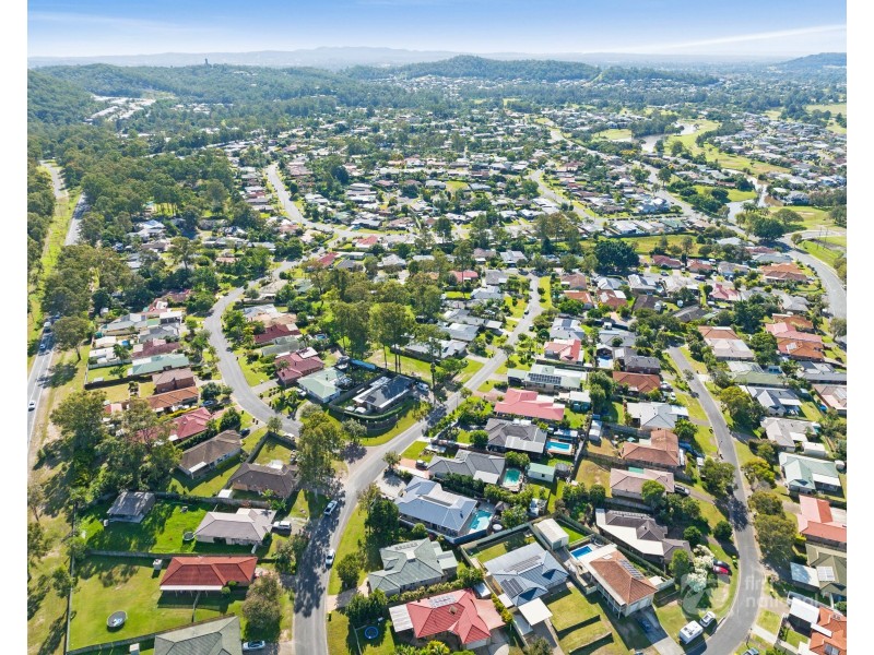 18 Lennon Drive, Windaroo QLD 4207