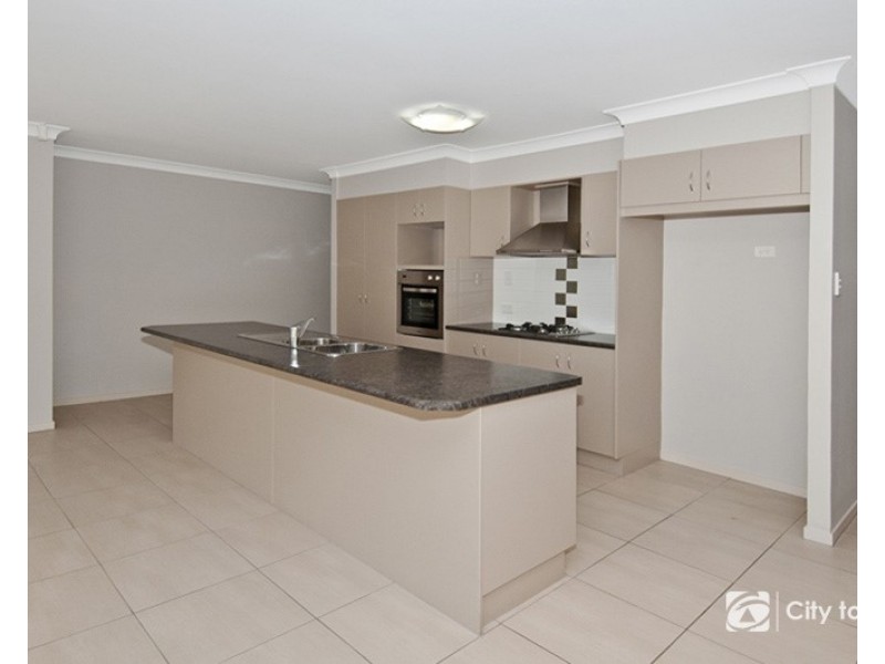 4 Sanctuary Parkway, Waterford QLD 4133