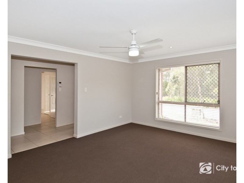 4 Sanctuary Parkway, Waterford QLD 4133