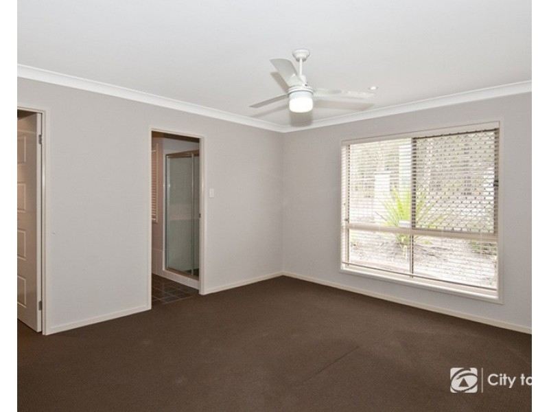 4 Sanctuary Parkway, Waterford QLD 4133
