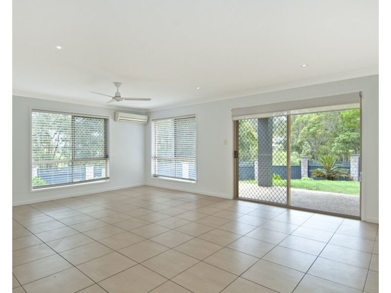 4 Sanctuary Parkway, Waterford QLD 4133