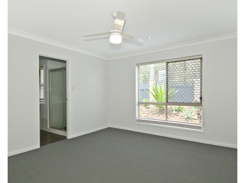 4 Sanctuary Parkway, Waterford QLD 4133