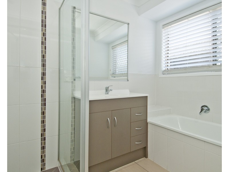 4 Sanctuary Parkway, Waterford QLD 4133