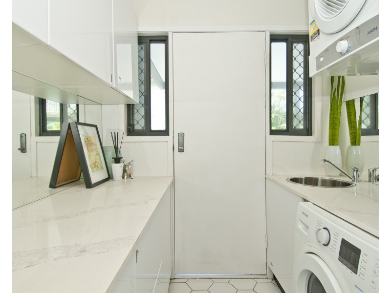 1/21 Harley Street, Labrador QLD 4215