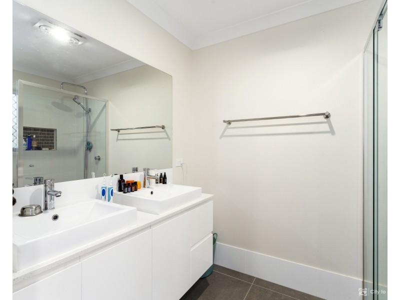 37 Jackson Place, Greenbank QLD 4124