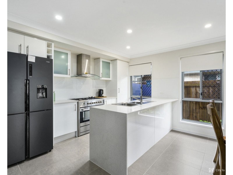 37 Jackson Place, Greenbank QLD 4124