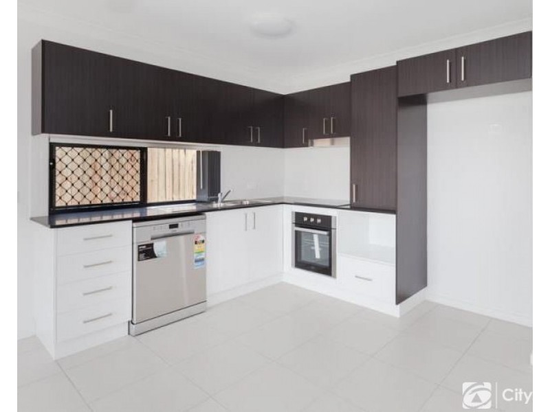 2/45B Pinelands Street, Loganlea QLD 4131