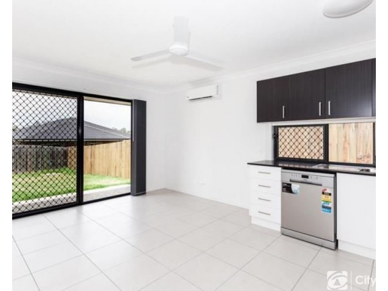 2/45B Pinelands Street, Loganlea QLD 4131