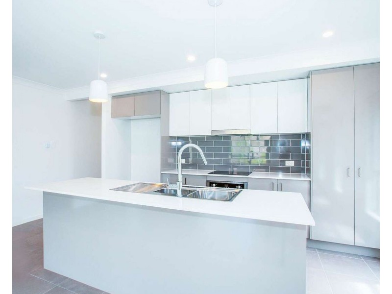 26 First Street, Holmview QLD 4207