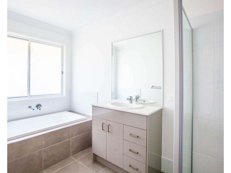 26 First Street, Holmview QLD 4207