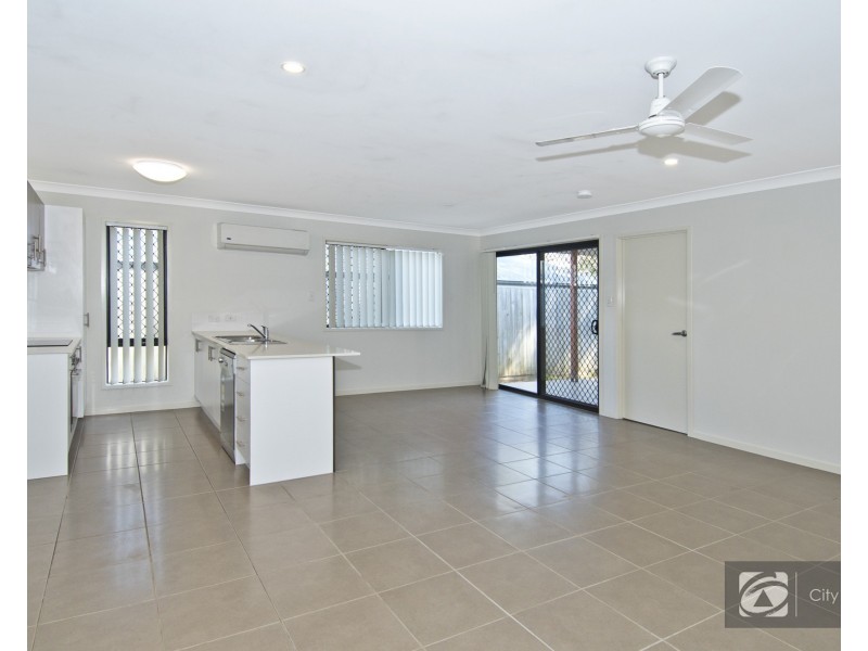 1/2 Linton Street, Loganlea QLD 4131