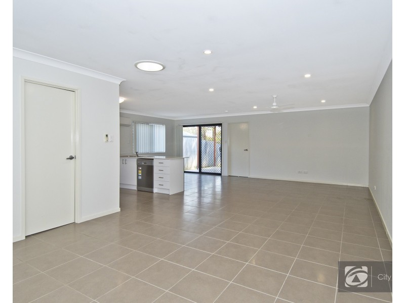 1/2 Linton Street, Loganlea QLD 4131